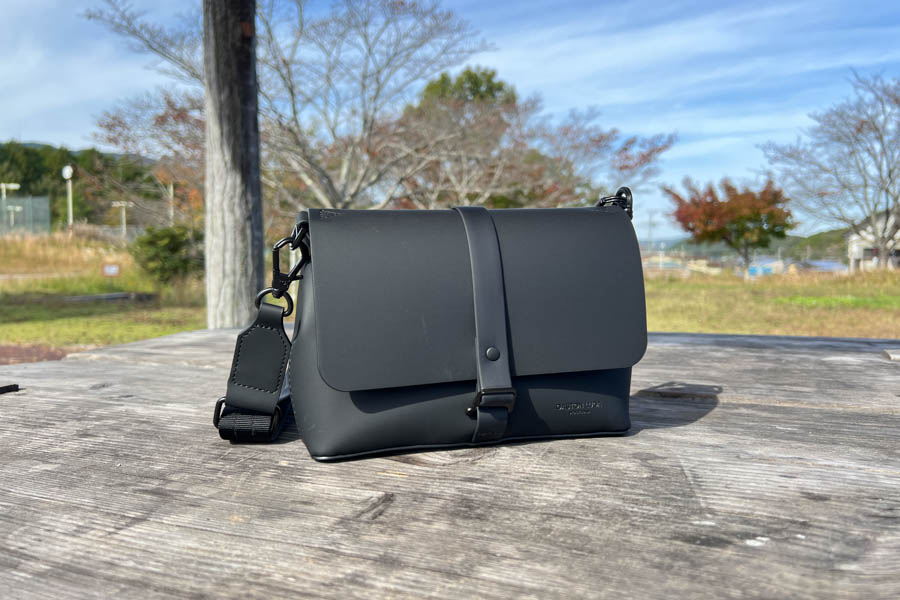 ガストンルーガのクロスボディバッグ『Spläsh Crossbody Bag Black