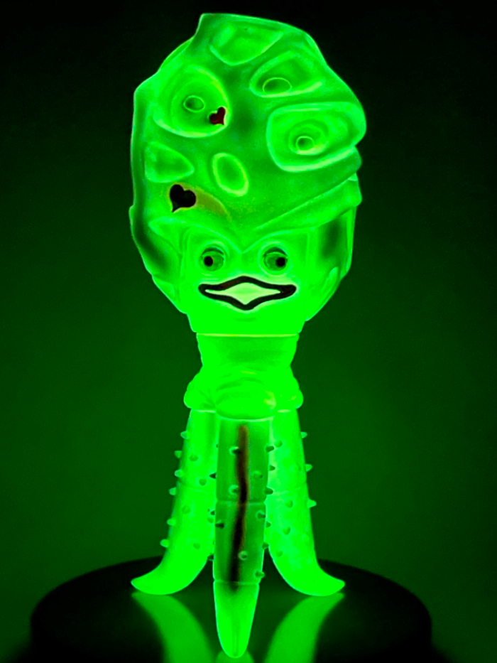 M1号 × 鵜川薫氏の「蓄光版チブル星人」Tシャツセット発売中！ | sofvi