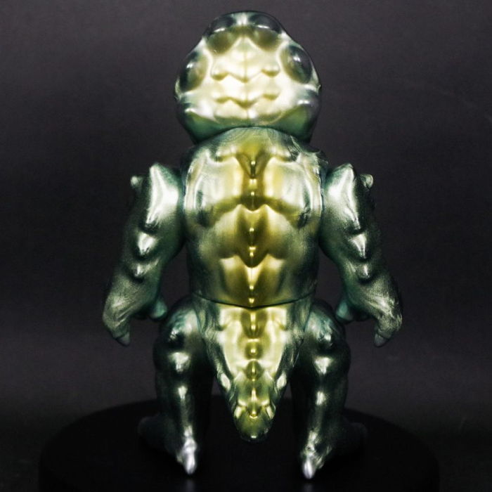 ユーキデイドリーマーの変形ソフビ「ダイノワン(偏光グリーン)」が墓場