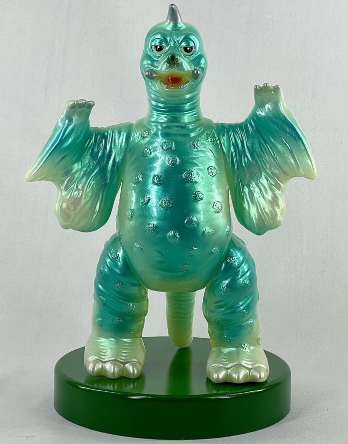 M1号からはブルマァク復刻版「ペギラ蓄光版」、そして鵜川薫さん彩色