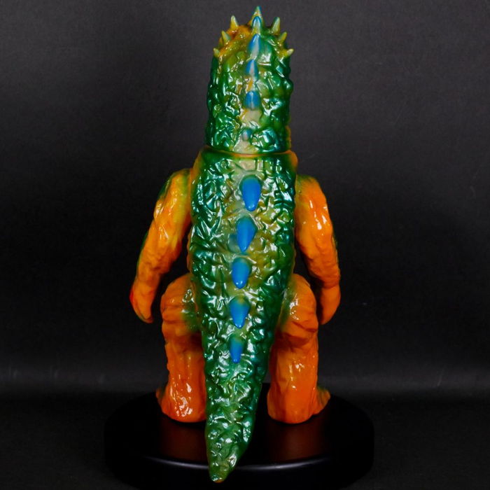 ギャラリー＆ショップ・墓場の画廊にブルマァク製「バラン（オレンジ