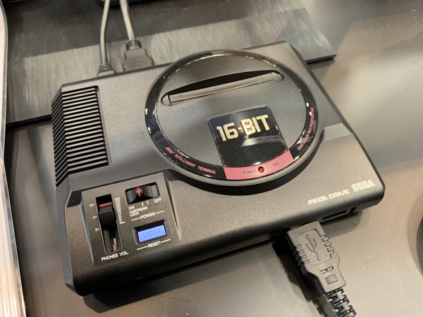 セガの、かつてのハードメーカーとしてのプライドが結集した「メガ