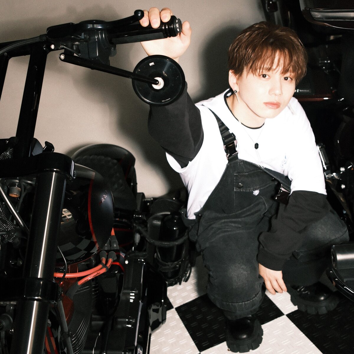 Da-iCE花村想太のバイク愛が炸裂」プロデュースブランド“NOśWEA”が初の