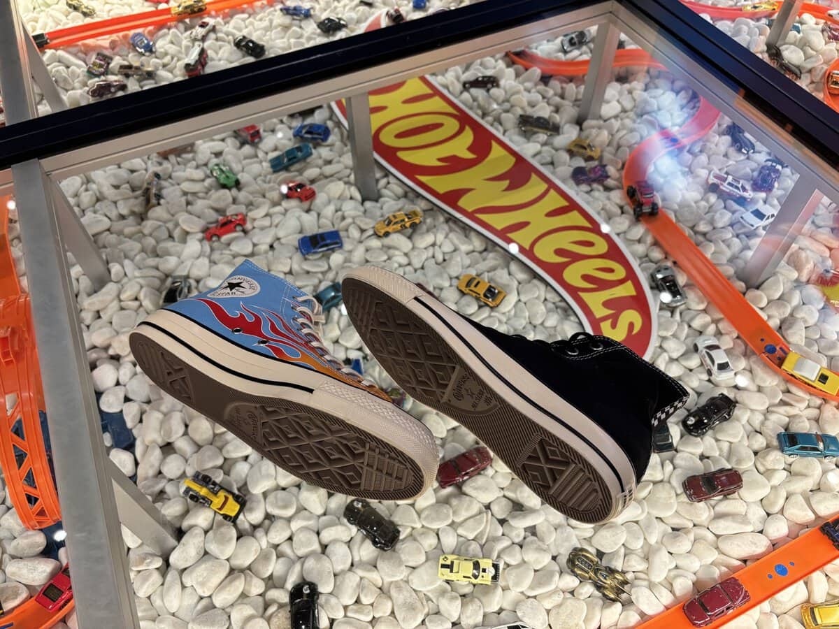 コンバースと“世界で一番売れているミニカー”のコラボが争奪戦に」あの