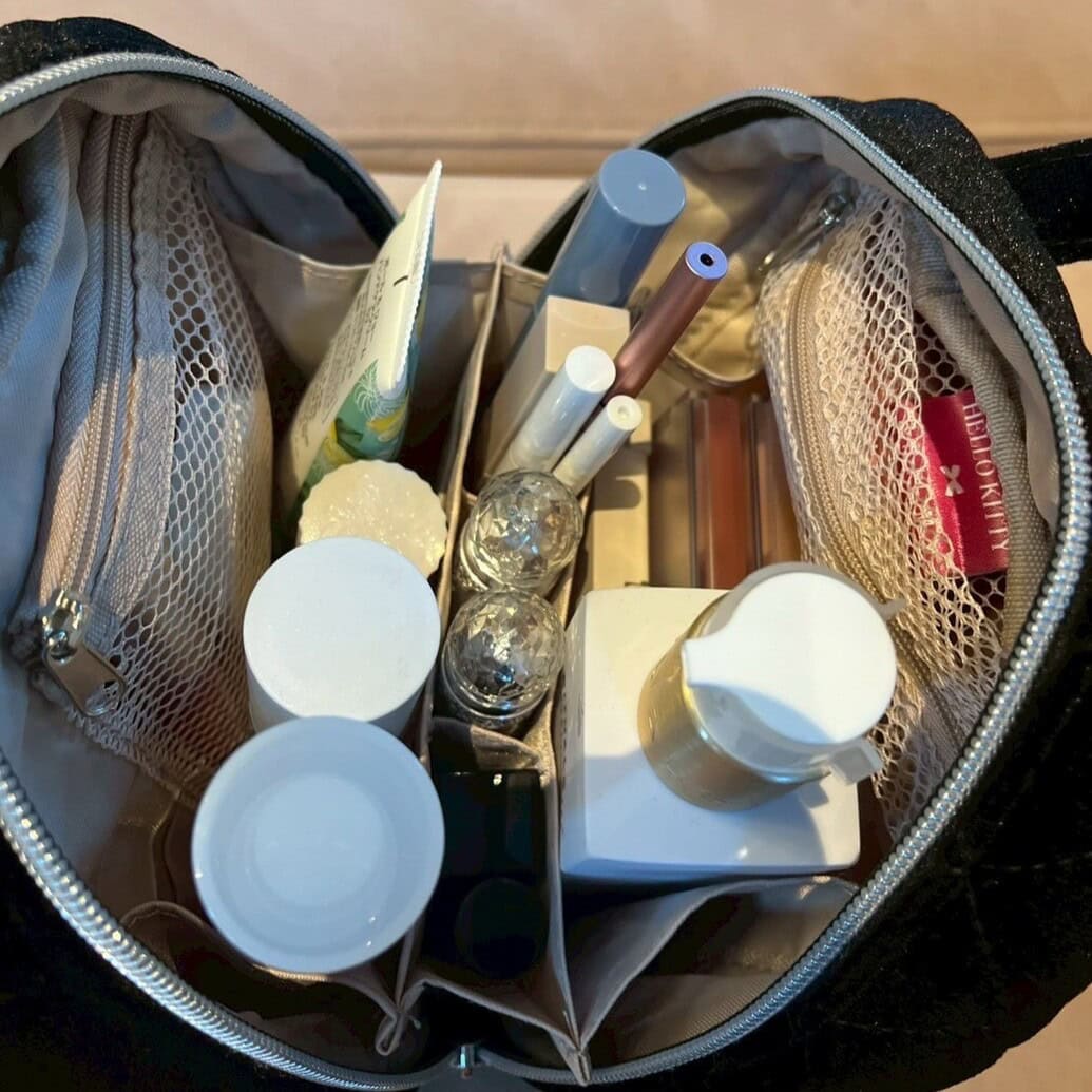 付録レビュー】可愛くて高機能♡ ハローキティ話題のコスメポーチは