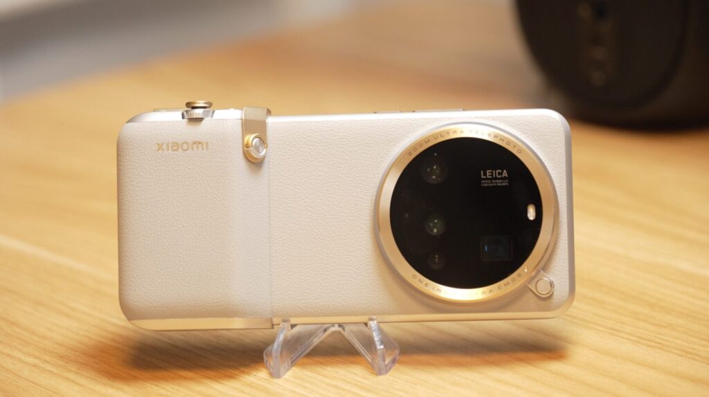 最強カメラスマホ Xiaomi 15 Ultra につけたい、ゴールドグレー版