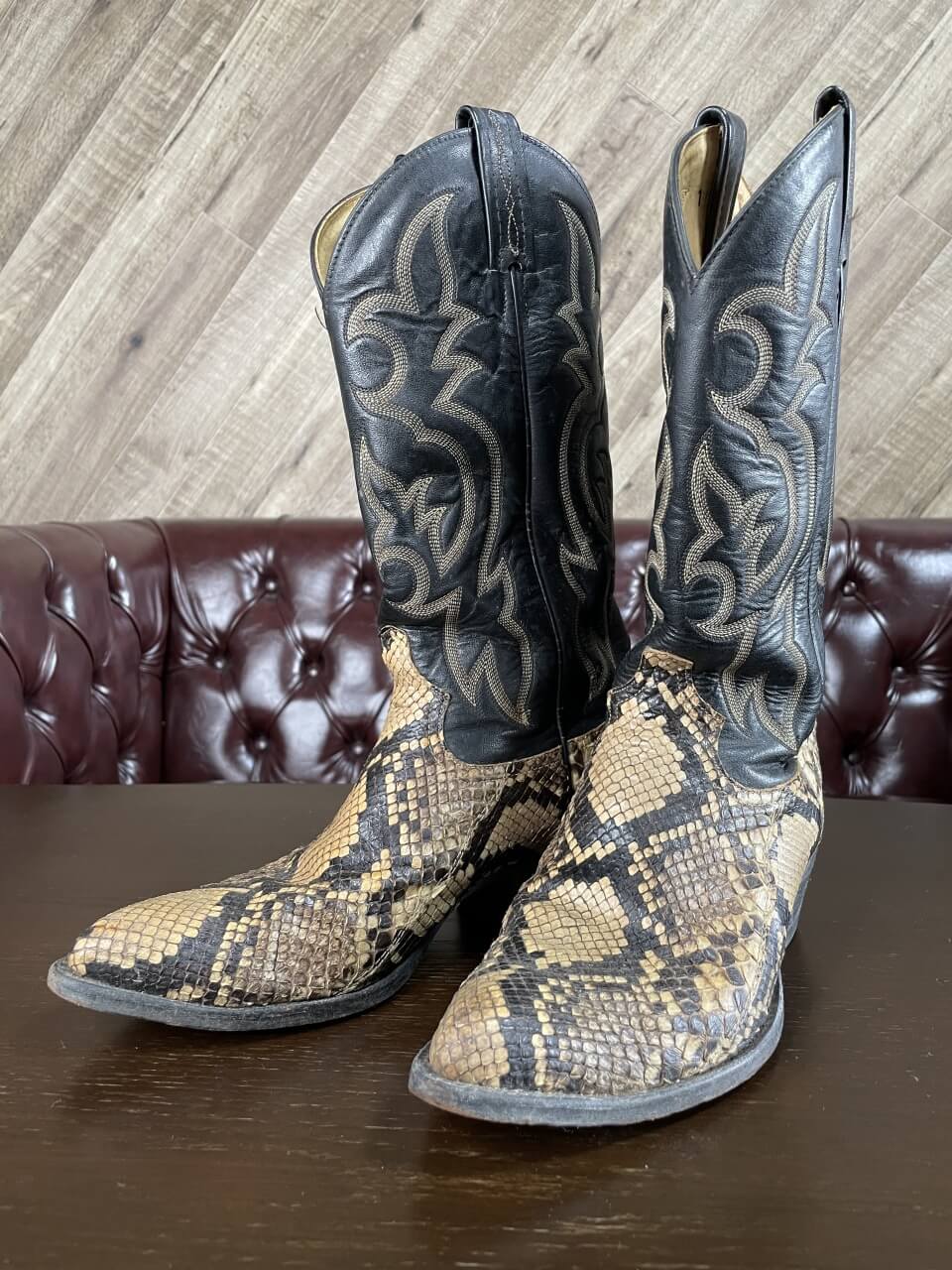 メンズパイソン（蛇革）ブーツを紹介！ロング、ショート別/コーデ画像