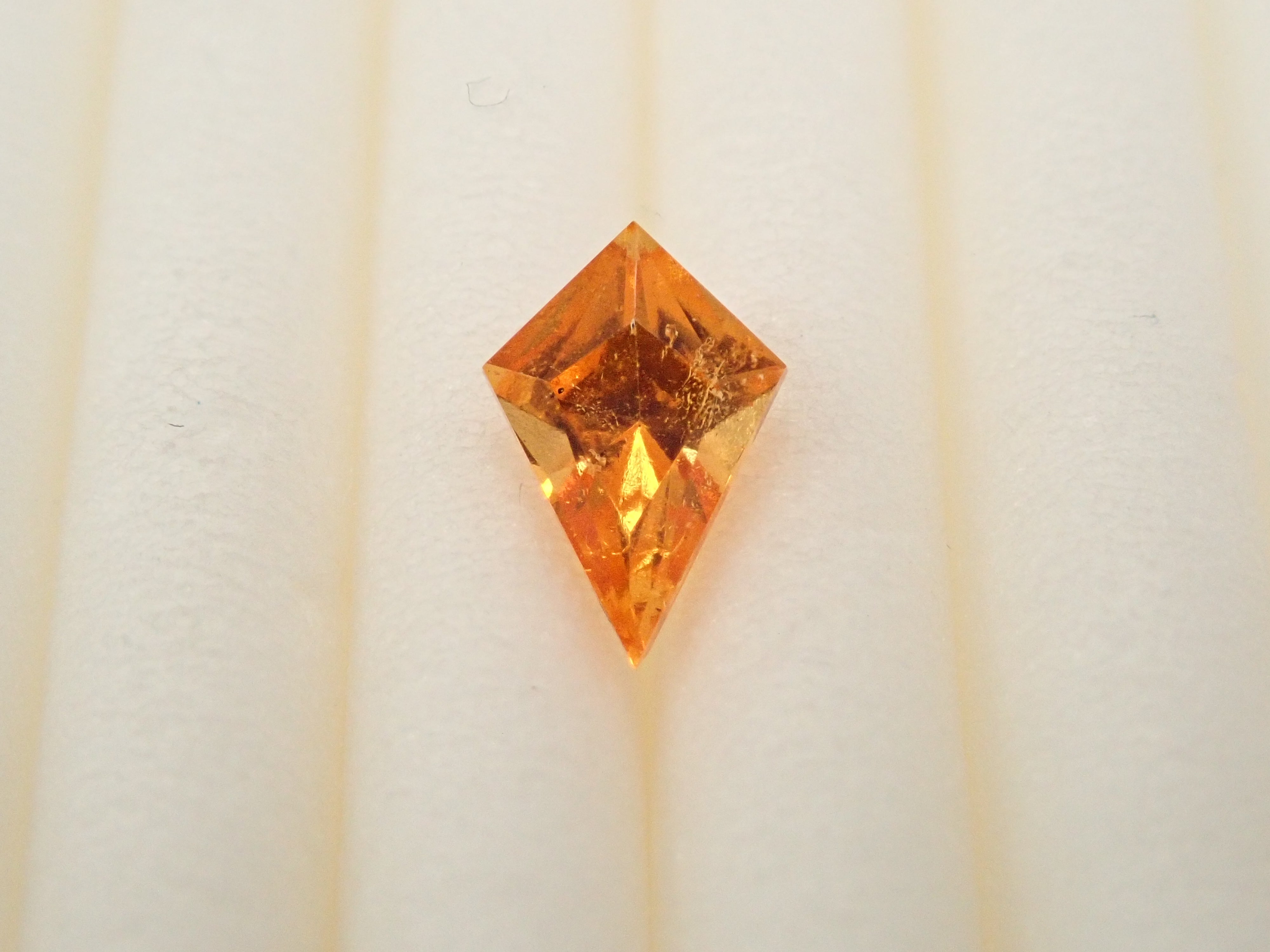 12560785掲載】タンザニア産マンダリンガーネット 0.315ctルース