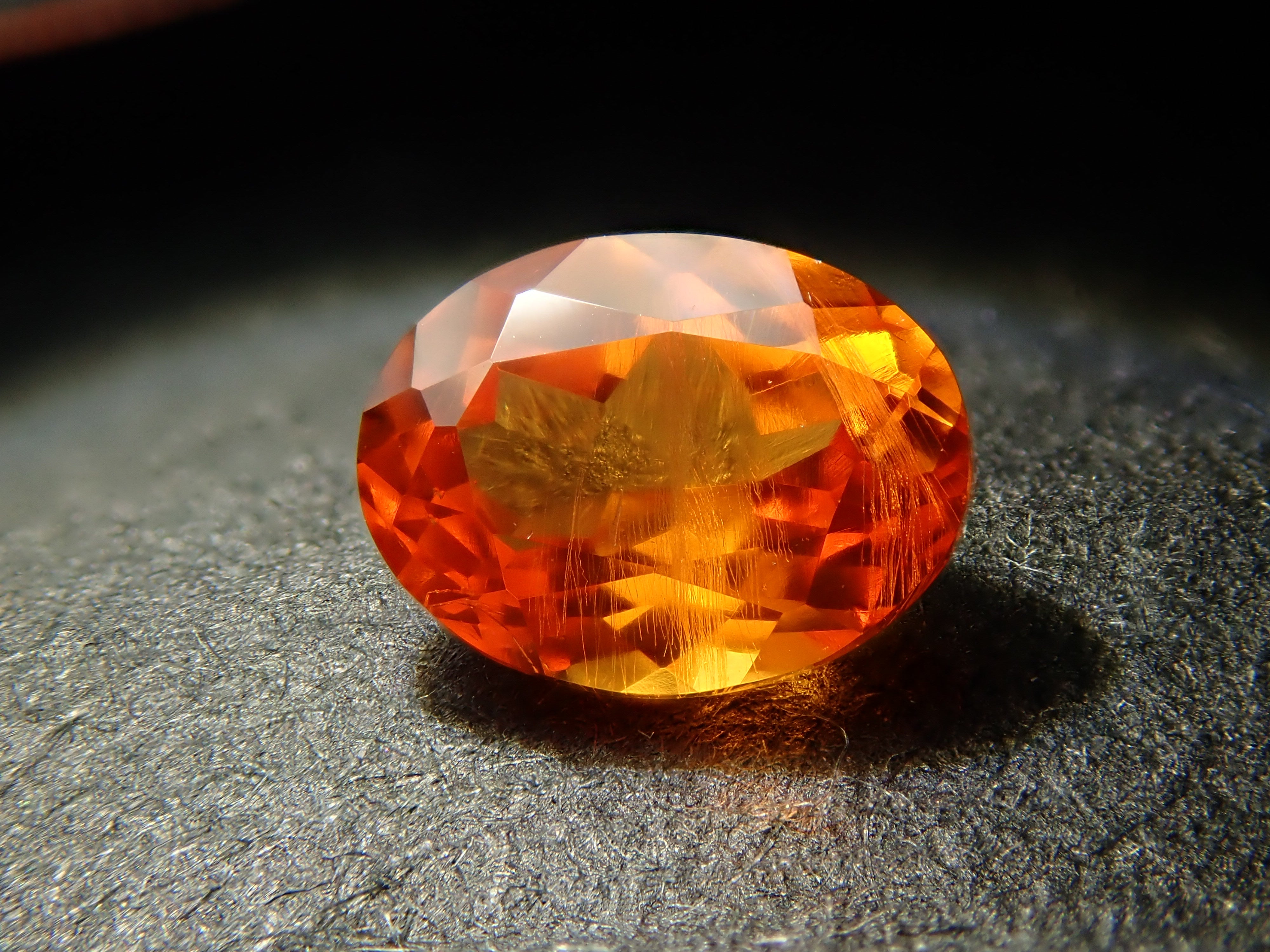 マンダリンガーネット 0.359ctルース