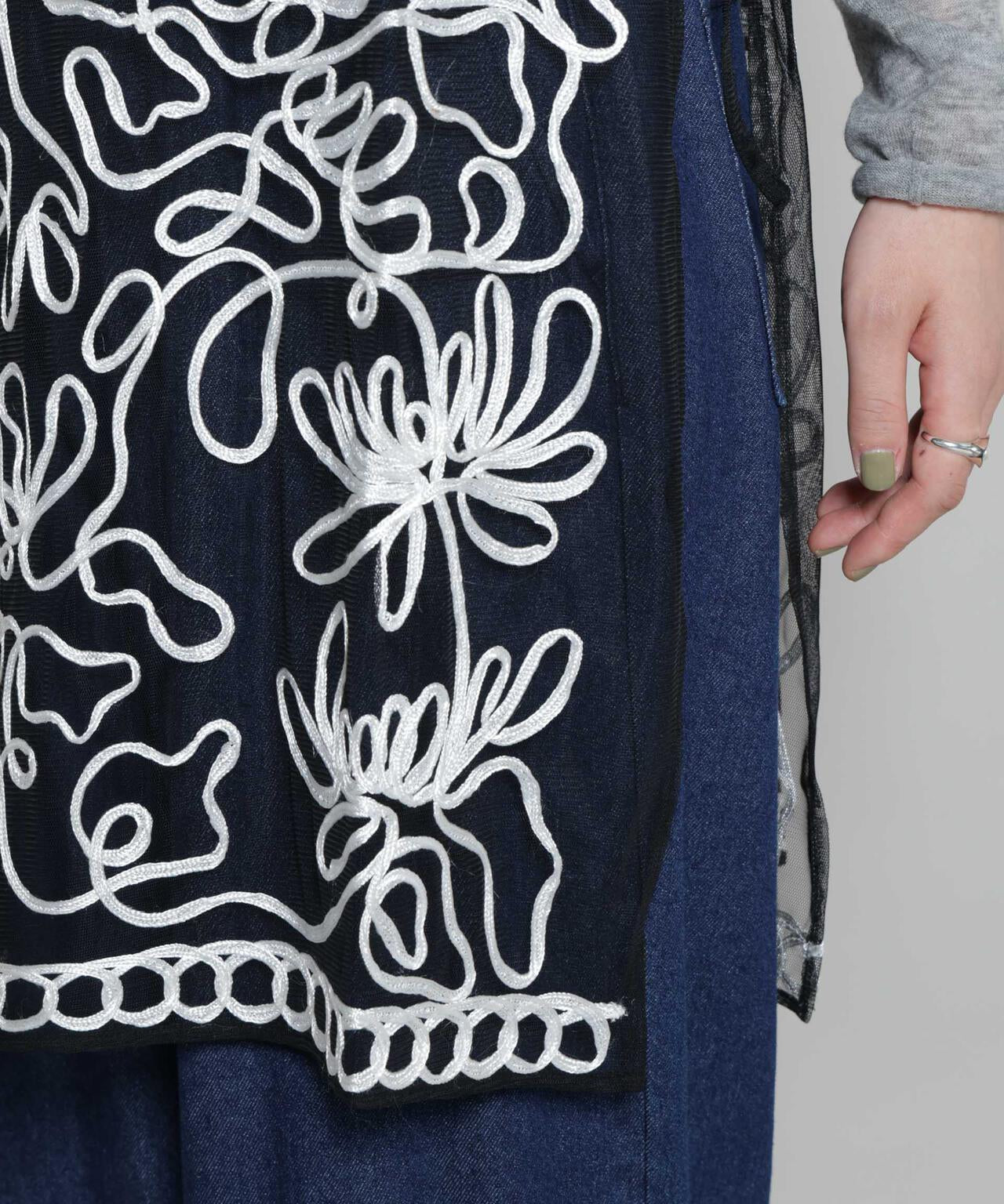 Sara mallika / TULLETAPEEMBRIODERY CAMI DRESS