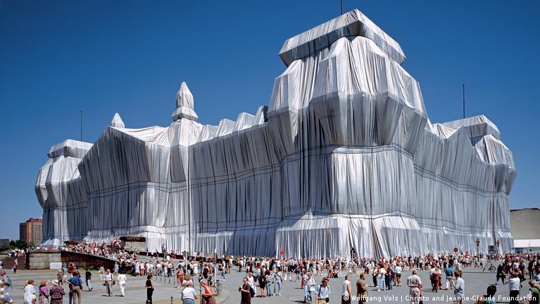 Berlin pays tribute to Christo's iconic 'Wrapped Reichstag'