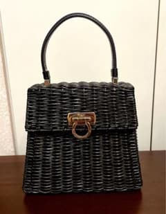 フェラガモ ガンチーニ ストロー ラタン かごバッグ - メルカリ