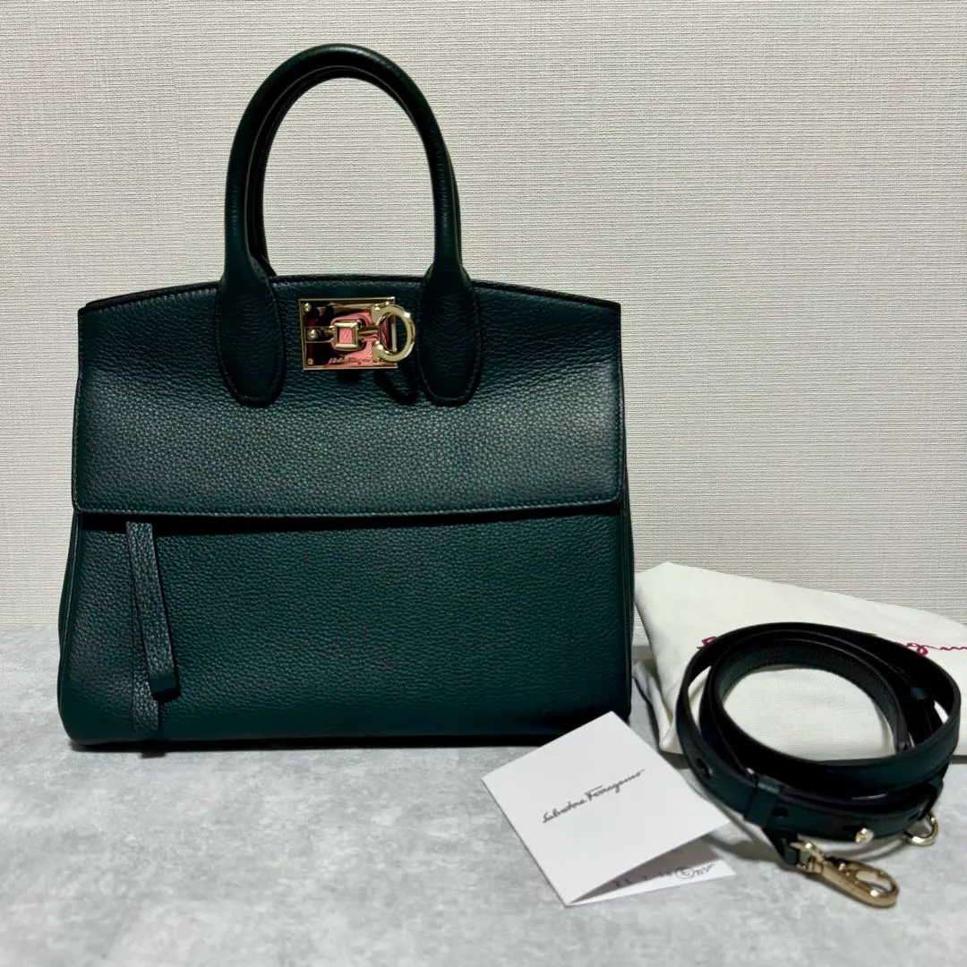 2026年最新】Salvatore Ferragamo カラー：グリーン系 ハンドバッグの