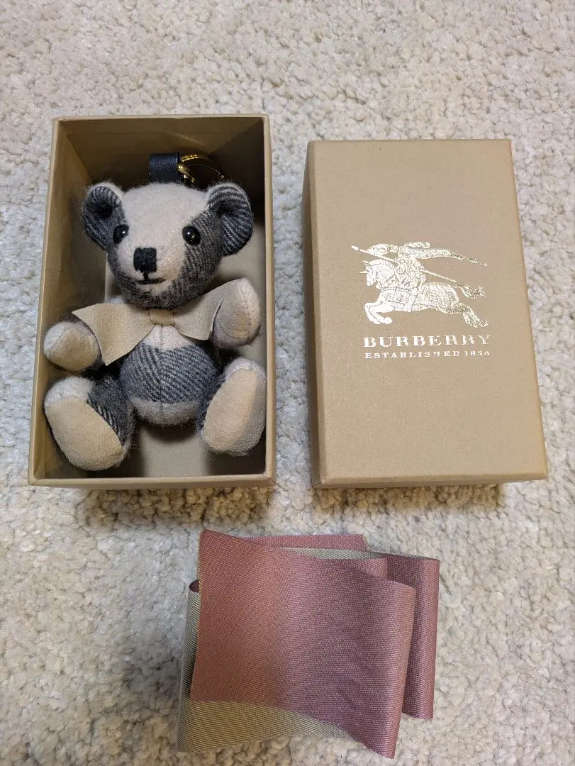 2026年最新】burberry バーバリー くまチャームの人気アイテム - メルカリ