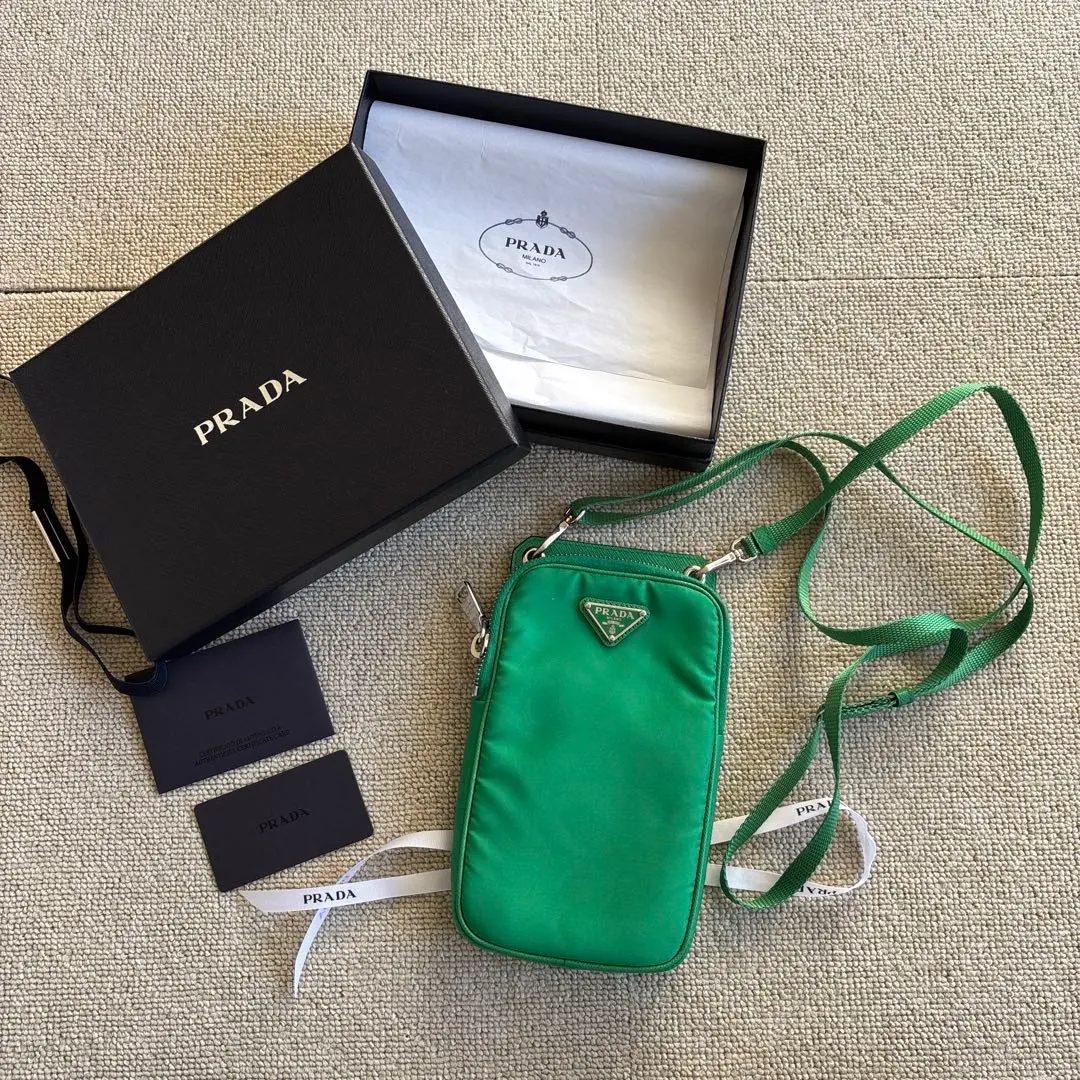 2026年最新】Prada ノベルティ スマホショルダーの人気アイテム - メルカリ