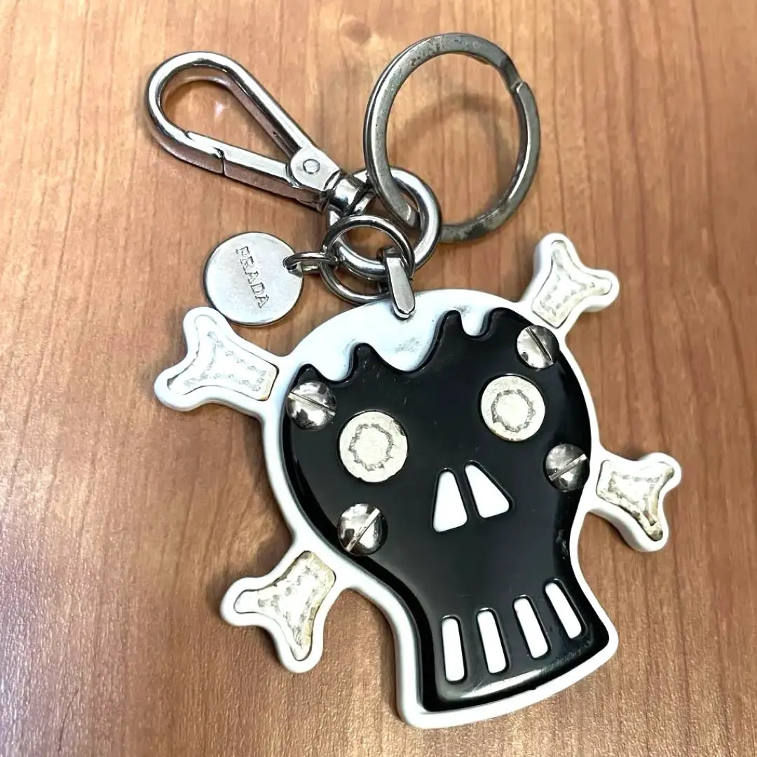 2026年最新】プラダ スカル キーホルダーの人気アイテム - メルカリ