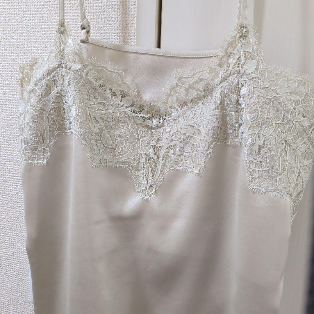 アルページュストーリー レースサテンキャミソール ベージュ - メルカリ