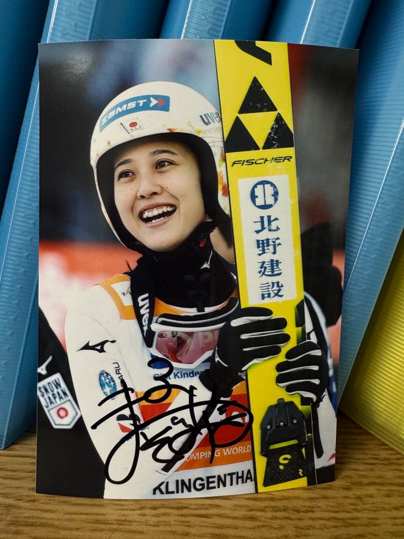 スキージャンプ 丸山希 直筆サイン入り写真 ③ ミラノオリンピック ミラノ五輪 ジャンプ女子NHで丸山希が「銅」 ミラノ五輪、日本勢初メダル | 毎日新聞