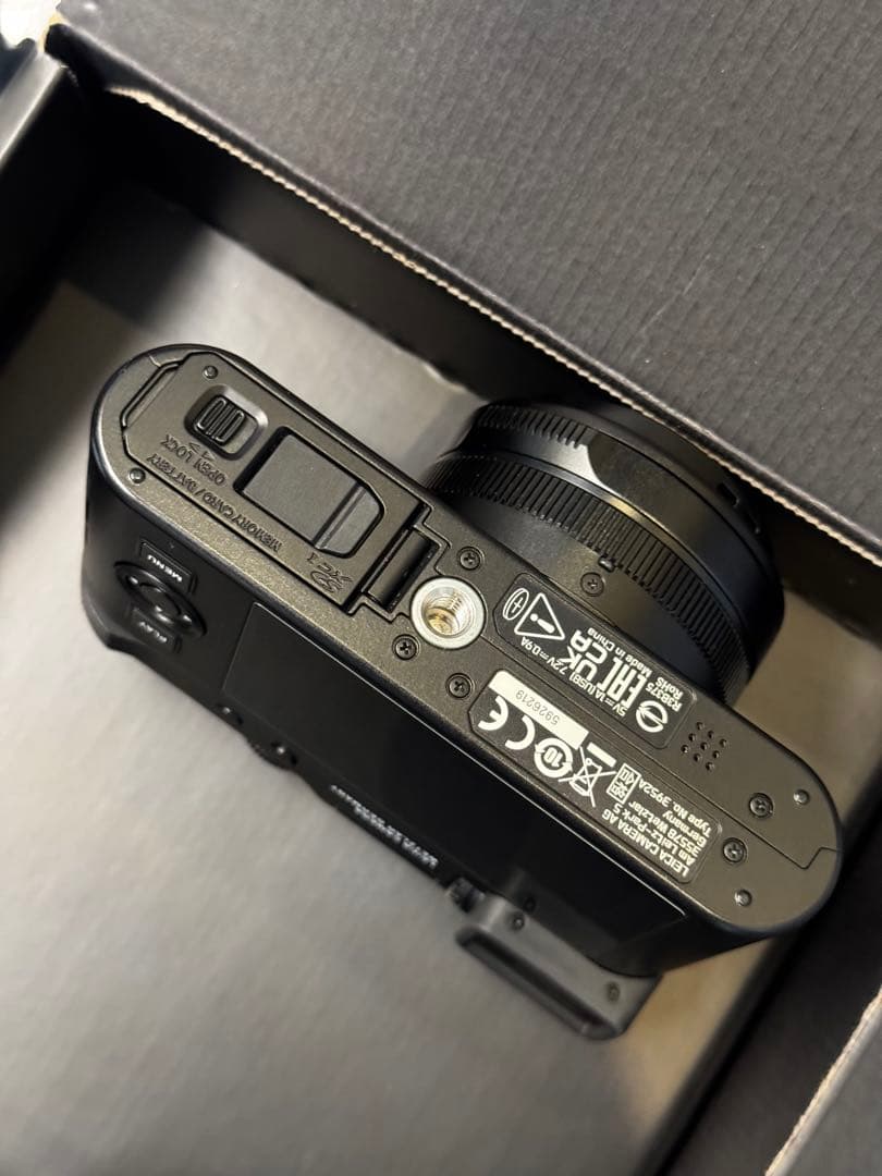 LEICA D-LUX8 付属＋アクセ多数(新品サムレストオートキャップなど