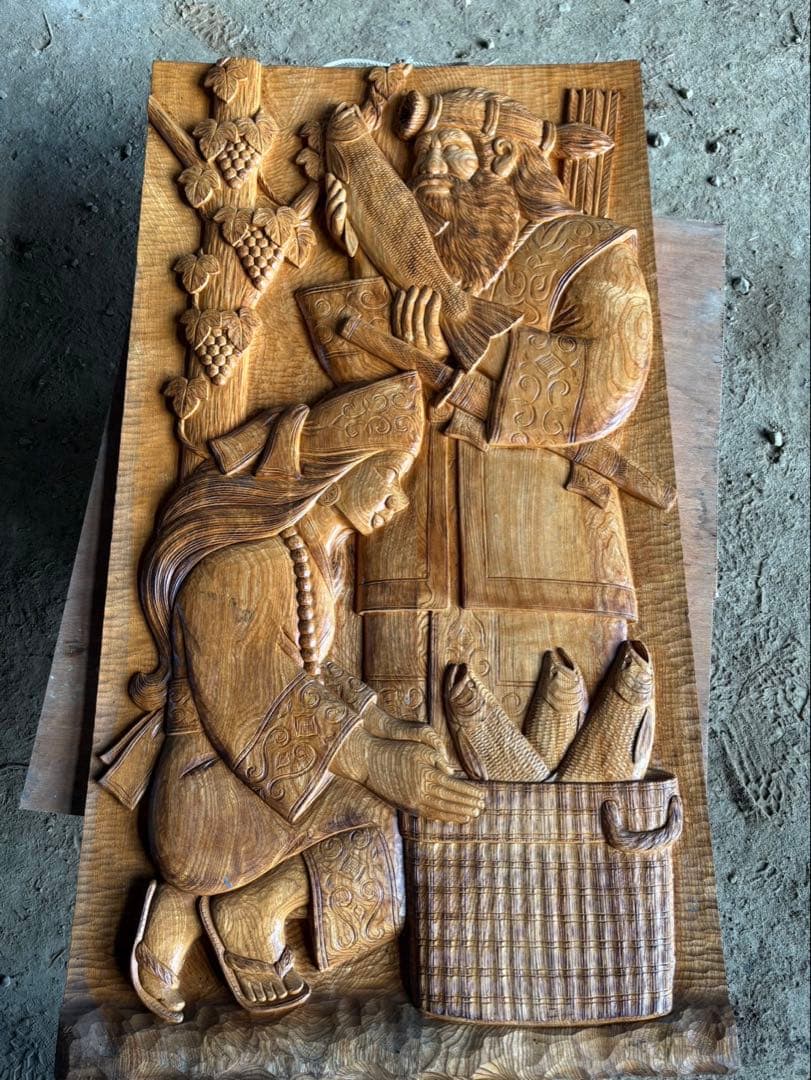 アイヌ民族の木彫りの壁掛けです。 北海道 木彫り アイヌの少女 壁掛け アイヌ 民芸品 - メルカリ