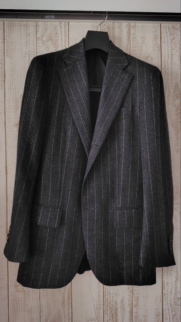 ZERBINOイタリアナポリ製グレー ストライプダブルベストスリーピース スーツ 異色のグレーストライプ | ZERBINO BLOG