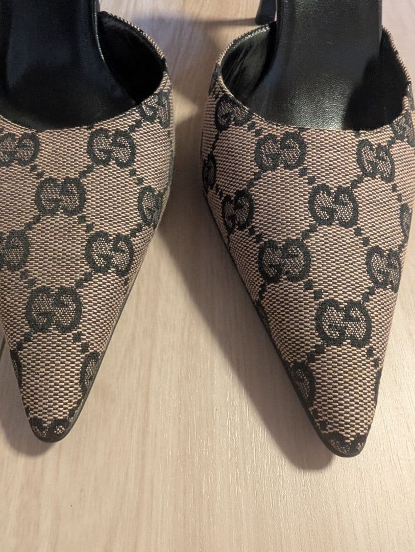 GUCCI ポインテッドトゥミュール ベージュ・ブラック