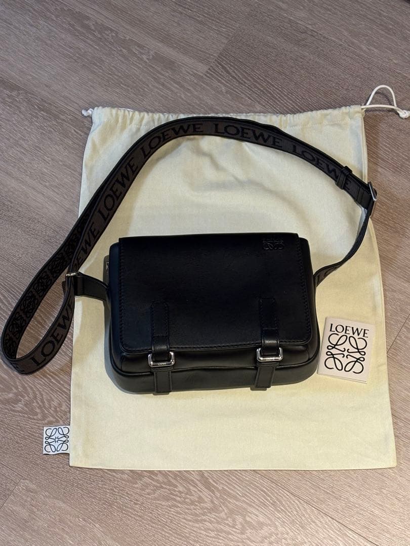 【きよ】ロエベ　LOEWE ミリタリーメッセンジャーXS LOEWE（ロエベ） MILITARY MESSENGER XS BAG/メッセンジャーバッグ