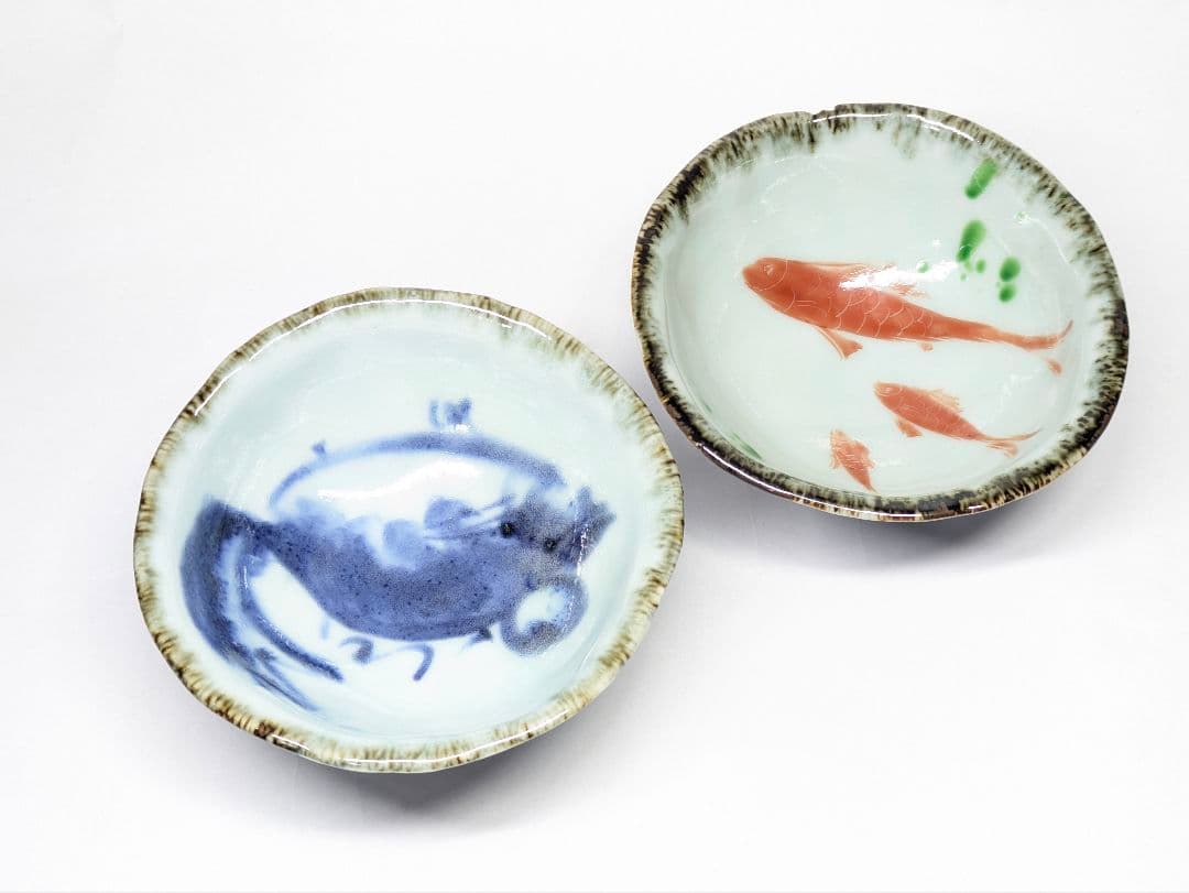 斉山窯 太田恵 作 赤絵 魚文 碗＆染付 蟹文 碗 セット 斉山窯 太田恵 作 赤絵 魚文 碗＆染付 蟹文 碗