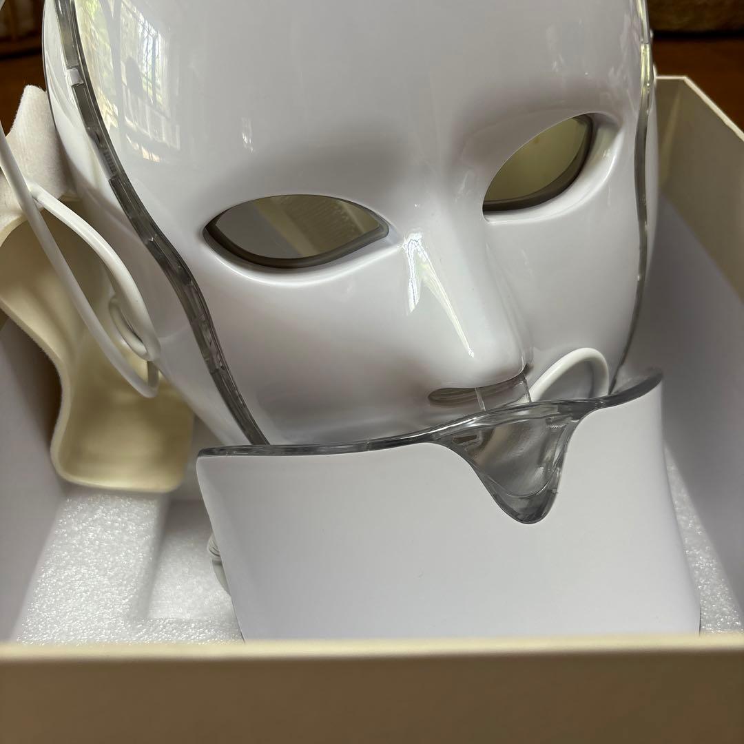 LINKA 7色LED 美顔器 フェイスマスク 近未来感ある美顔器「LINKA（リンカ）7色LED美容マスク」をプロの美容