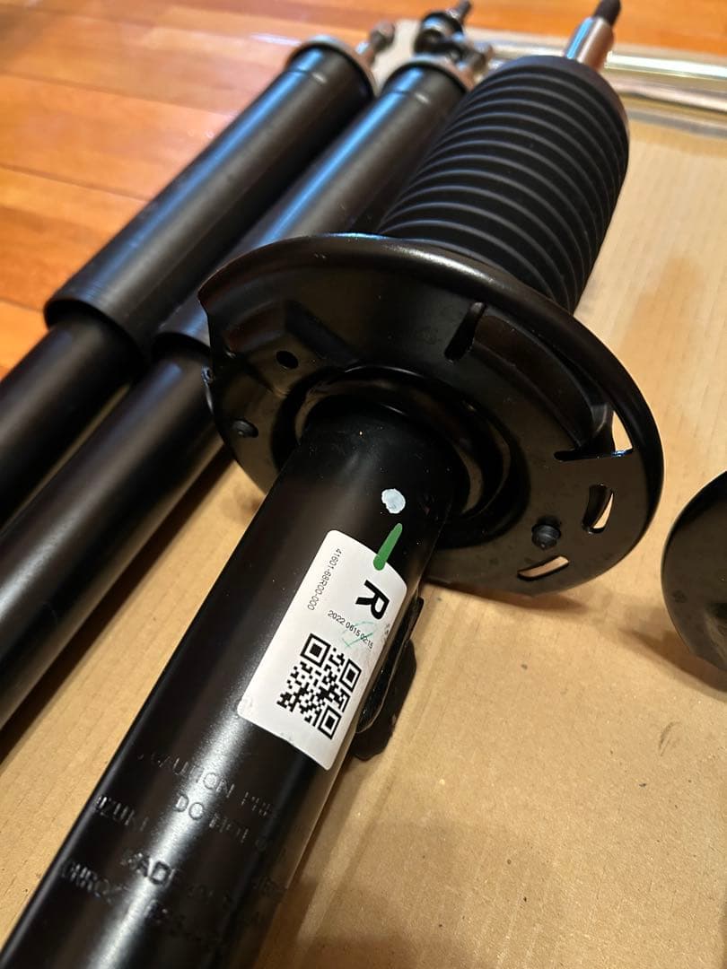 新車外し】zc33s 純正サスペンション ショックアブソーバー - パーツ