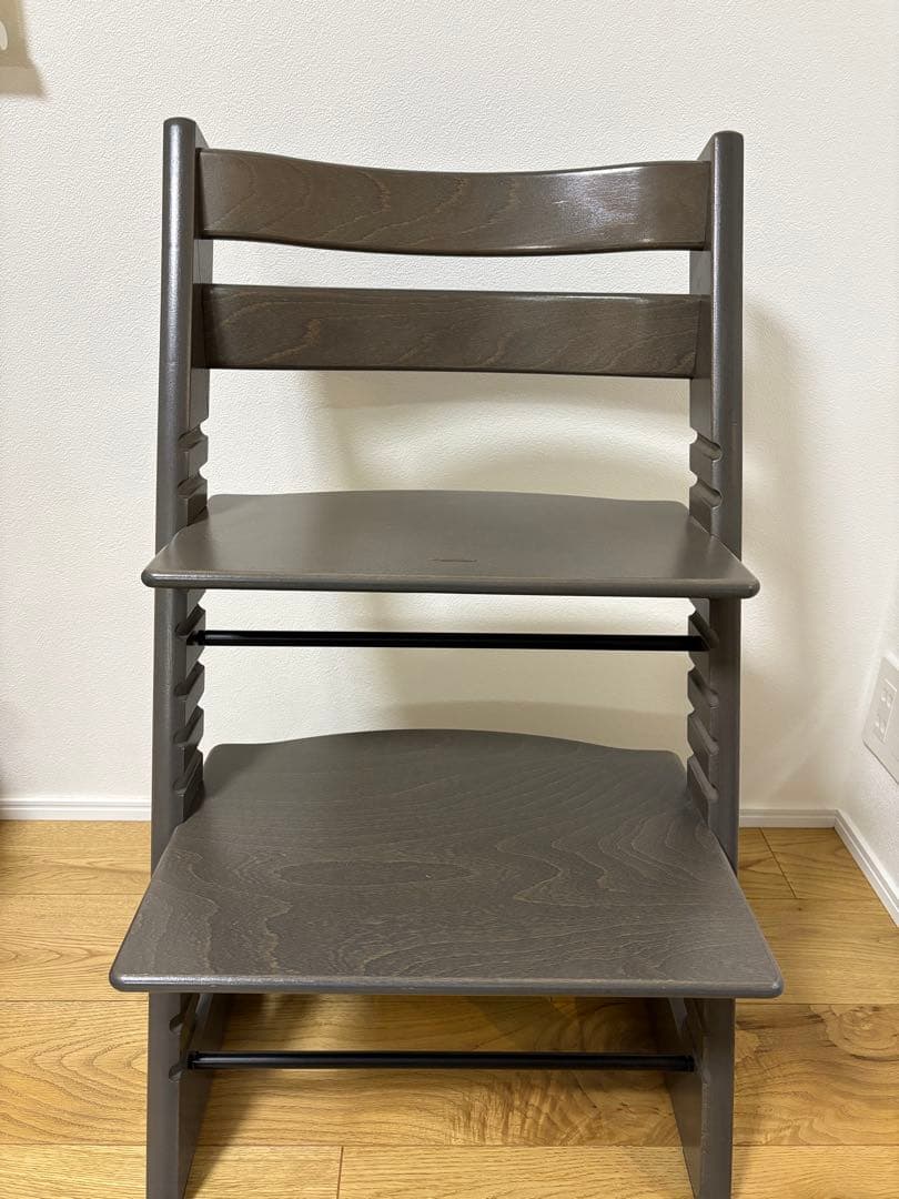 【ちまきセール中】ストッケ　トリップトラップ　ヘイジーグレー トリップトラップのヘイジーグレーはどんな色？自宅の家具とマッチする