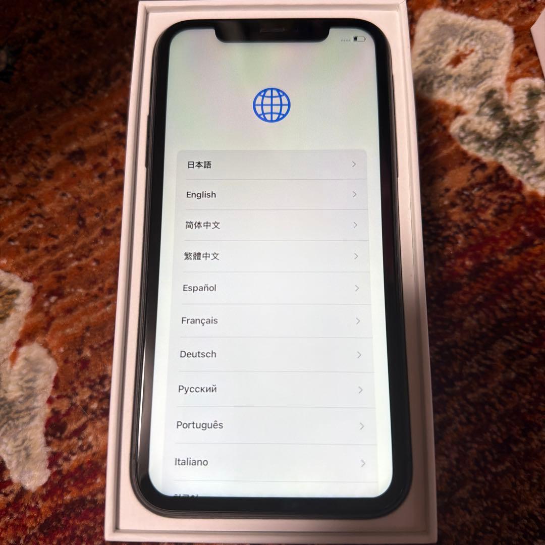 Apple iPhone 11 本体 ブラック　カバー付き Apple 純正 iPhone11 シリコンケース ブラック 黒 アップル silicone