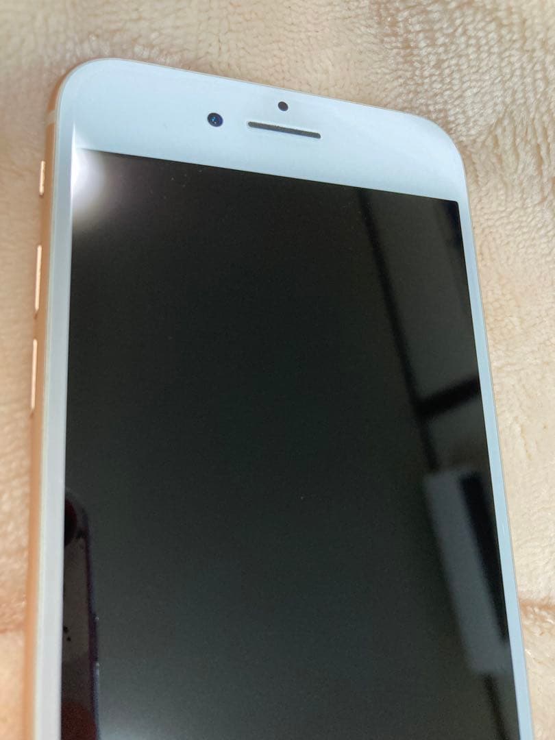 iPhone8 ゴールド64gb 多分美品 バッテリー77% SIMロック解除