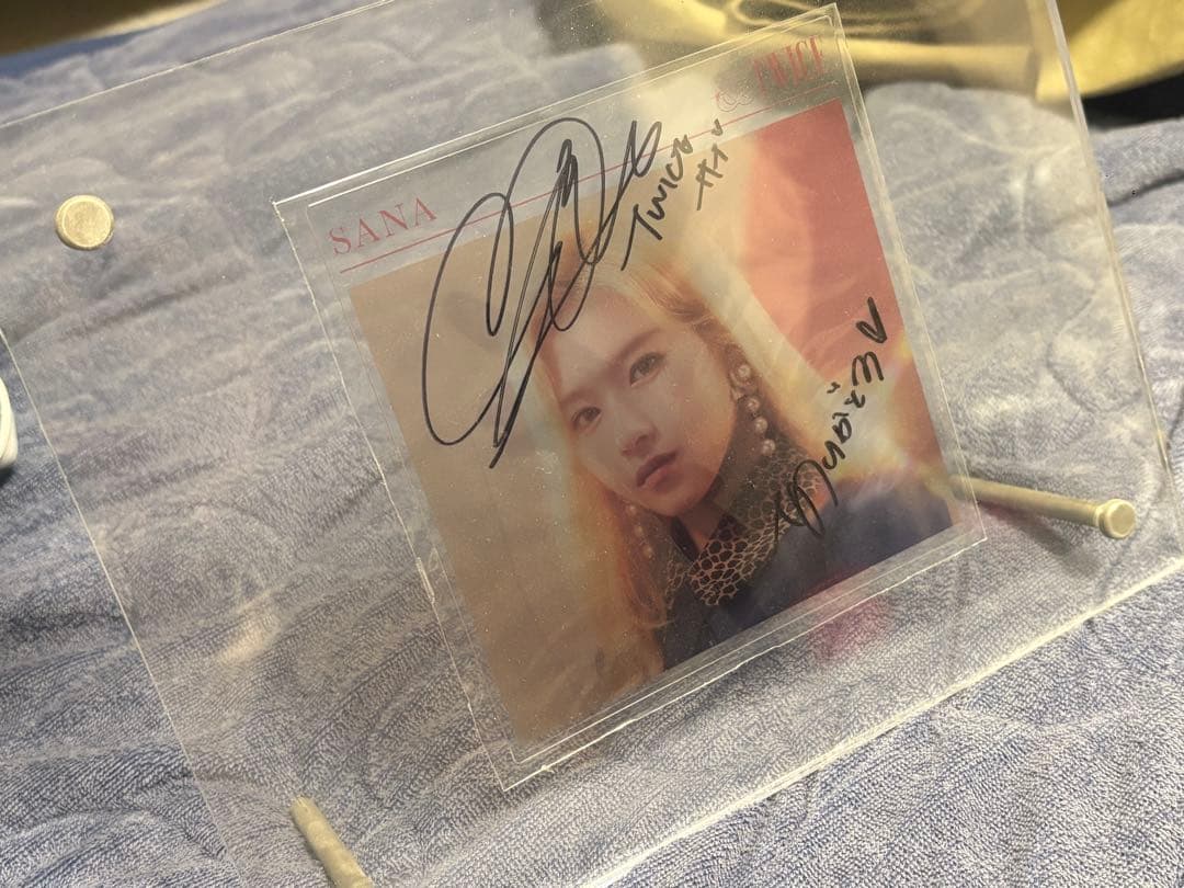 【値下げ中】 TWICE SANA 直筆　サイン　サナ　&TWICE twice サナ 直筆サイン celebrate - メルカリ