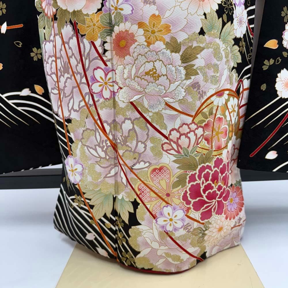 振袖 正絹 黒 古典花柄 裄68.3㎝ 成人式 中古 c-79 - メルカリ