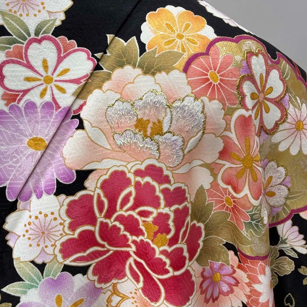 振袖 正絹 黒 古典花柄 裄68.3㎝ 成人式 c-79