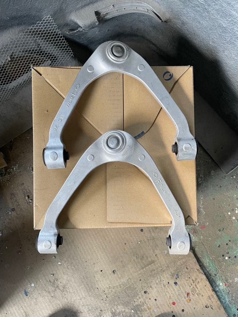 v36スカイライン 純正フロントアッパーアーム セダン用 - メルカリ