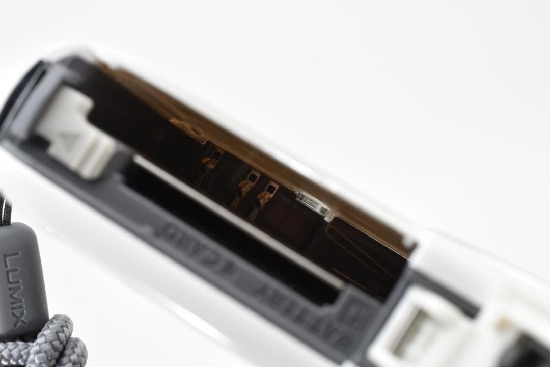 パナソニック　Panasonic DMC-S2 ホワイト《元箱付属・動作確認済》