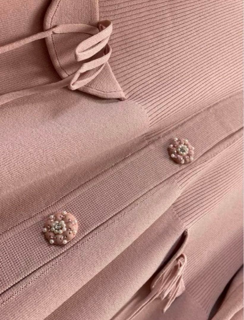 ♡2025秋冬前立てビジュー使いリブ編みVネックカーディガン 533029-07_f52c253a-8385-4c41-