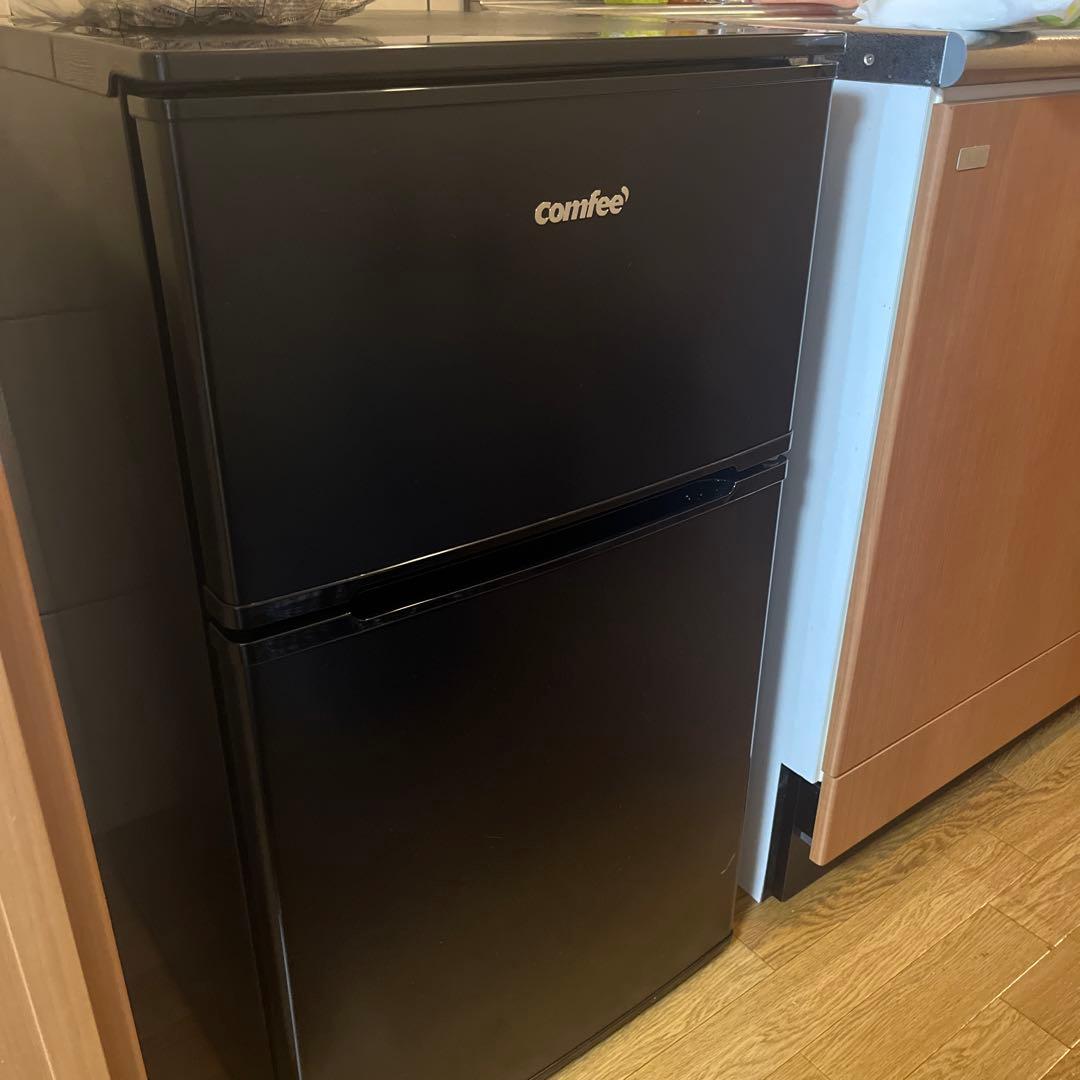 コンフィーCOMFEE' 冷蔵庫 2025年製90L ブラック Amazon | COMFEE' 冷蔵庫 90L 幅47.8cm 2ドア 右開き コンパクト 耐熱