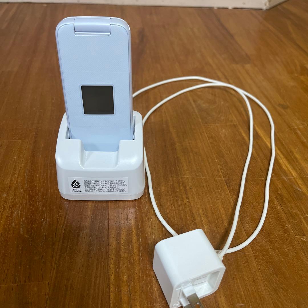 F-01M ホワイト 折りたたみ式携帯電話 本体(充電器一式) 2026年最新】f-01m 充電器の人気アイテム - メルカリ