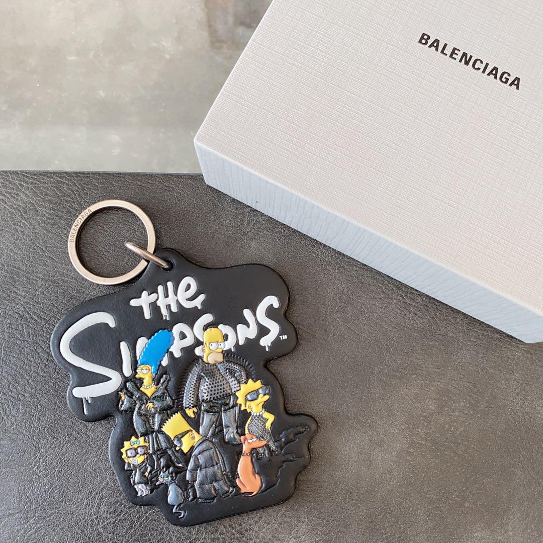【訳あり】BALENCIAGA バレンシアガ シンプソンズ キーホルダー 黒 訳あり】BALENCIAGA バレンシアガ シンプソンズ キーホルダー 黒