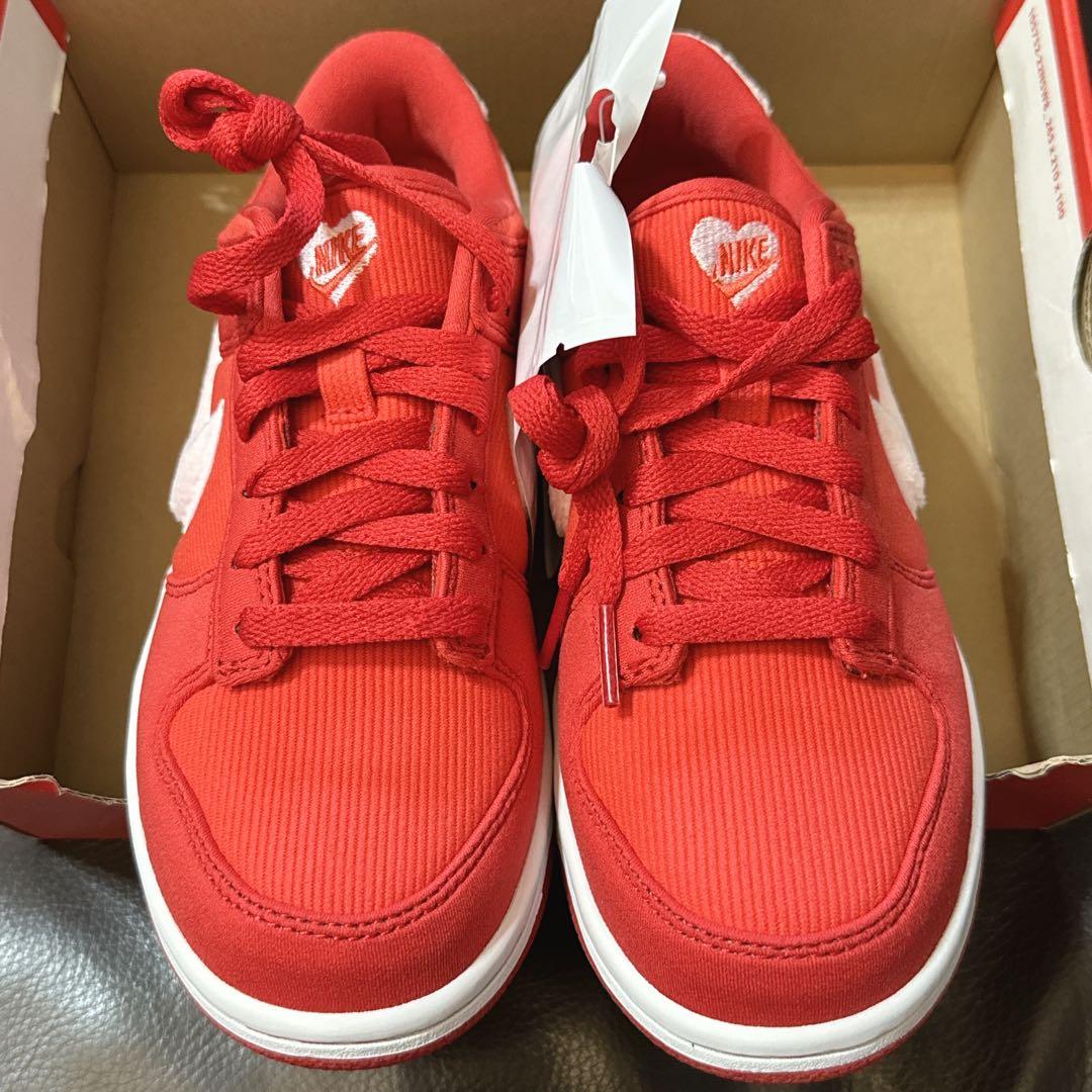 NIKE DUNK LOW GS 新品　23.5cm バレンタインデー
