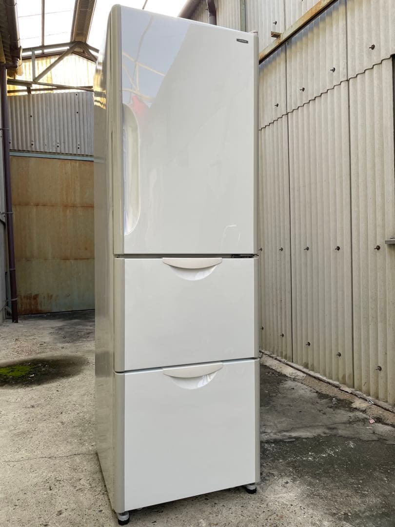近隣配達可能　割と綺麗　HITACHI 300L 3ドア冷蔵庫　R-S30YMV 近隣配達可能 割と綺麗 HITACHI 300L 3ドア冷蔵庫 R-S30YMV
