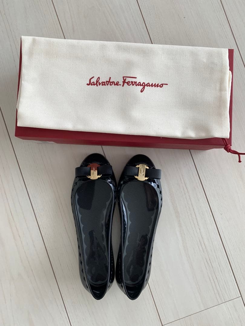 美品　フェラガモ レインシューズ かかとにガンチーニをさりげなく！「サルヴァトーレ フェラガモ」の