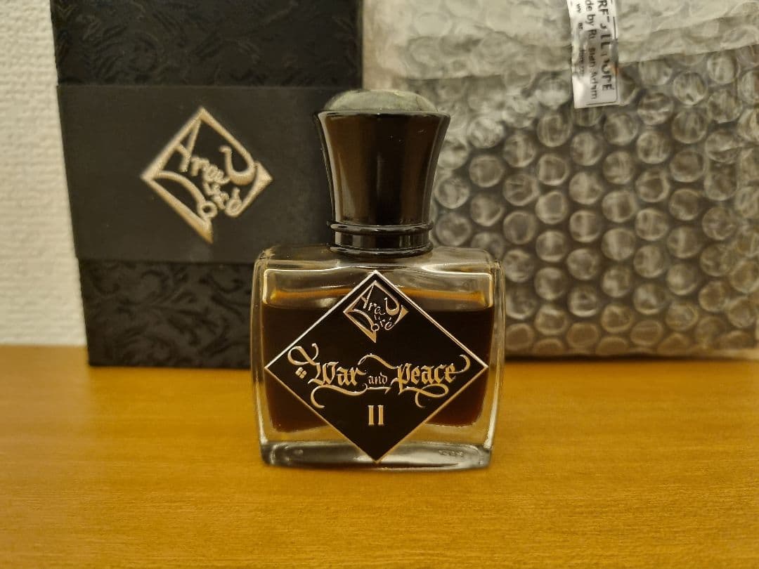 希少品 Areej Le Doré War and Peace II War And Peace Areej Le Doré perfume - a fragrance for women and
