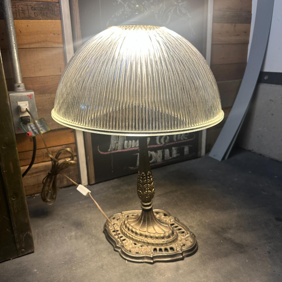 てってっ　ヴィンテージ LEVITON製 デスクランプグラスシェード真鍮製 1940年代ヴィンテージテーブルランプ真鍮製 デンマークデザイン｜ 北欧