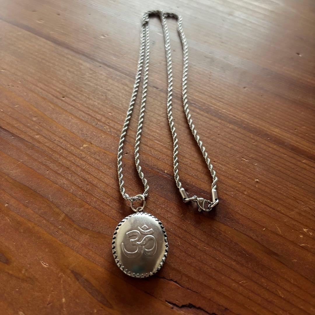 藤井風 ネックレス オーム シヴァ神 ロープチェーン付き - メルカリ