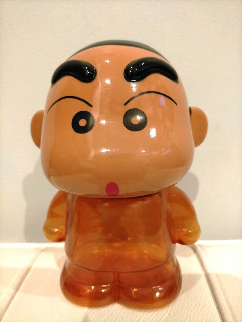【希少✨️非売品 】クレヨンしんちゃんの貯金箱！　置き物　人形 クレヨンしんちゃん』しんのすけがコインをとって隠れるかわいい