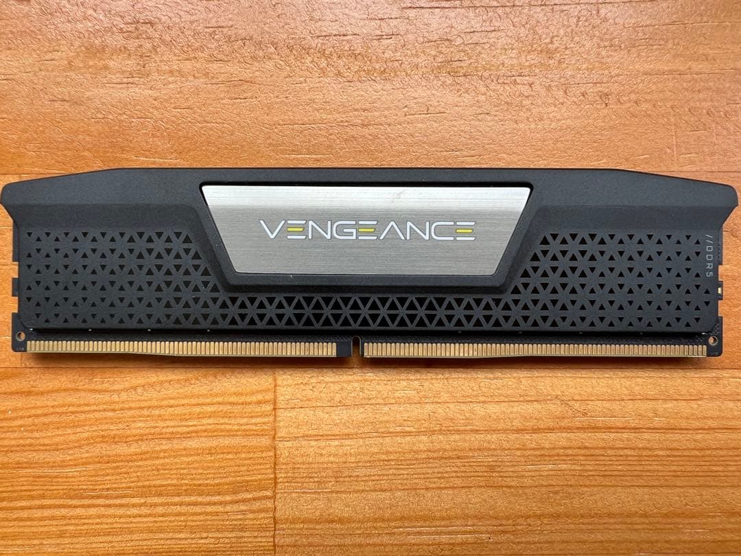 VENGEANCE DDR5 32GB 6000MT/s メモリー VENGEANCE® RGB 32GB (2x16GB) DDR5 DRAM 6000MT/s CL30 AMD EXPO